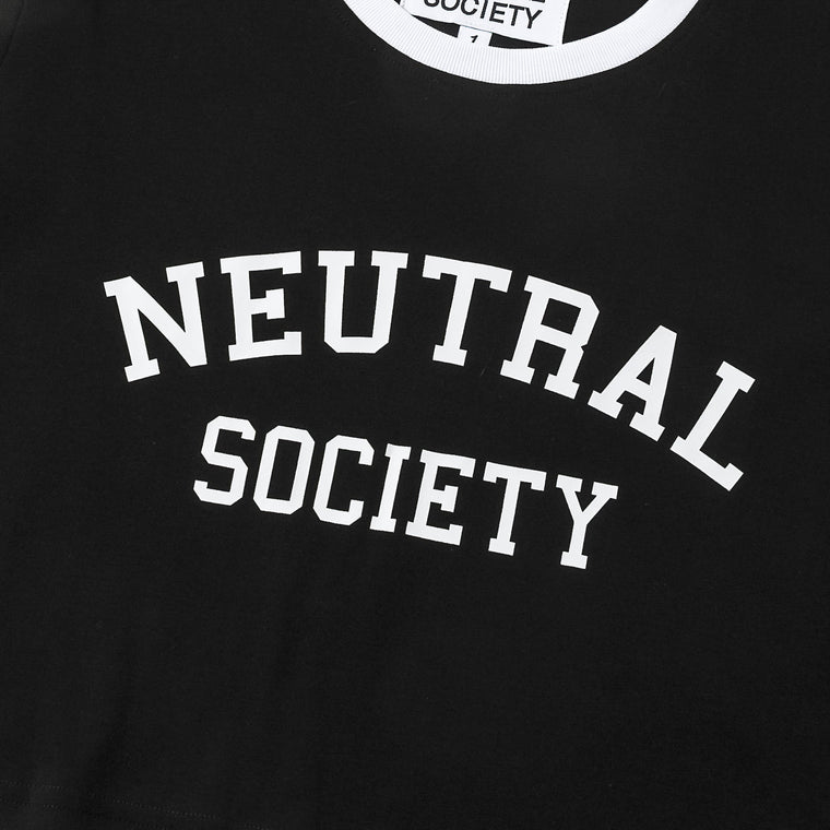 NEUTRAL SOCIETY COLLEGE CROPPED WIDE TEE-BLACK