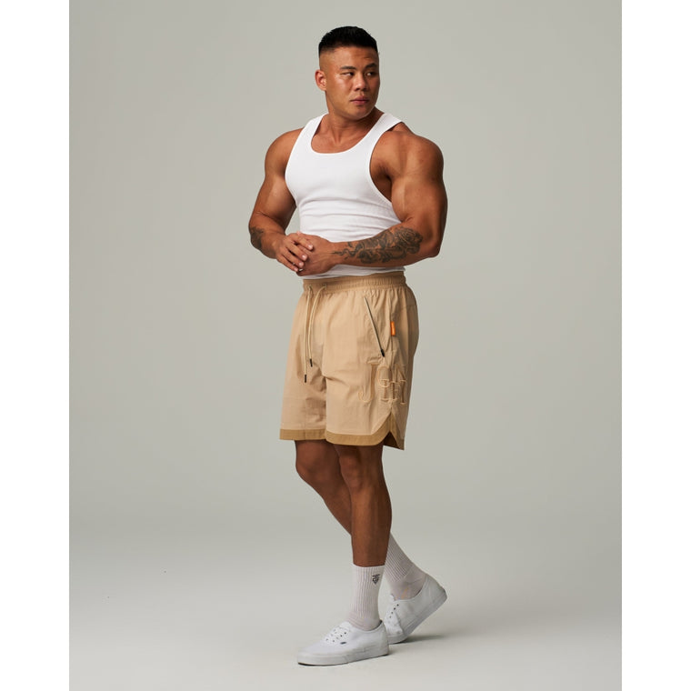 TEAMJOINED FINE LOGO SIDE SLIT STRETCH SHORTS-LIGHT KHAKI