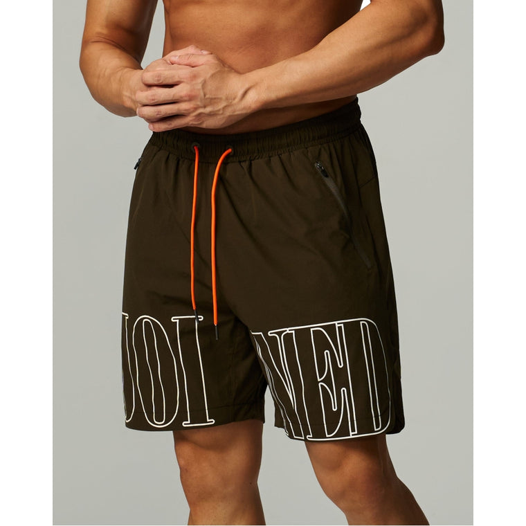 TEAMJOINED QUAD LOGO SIDE SLIT STRETCH SHORTS-DARK BROWN