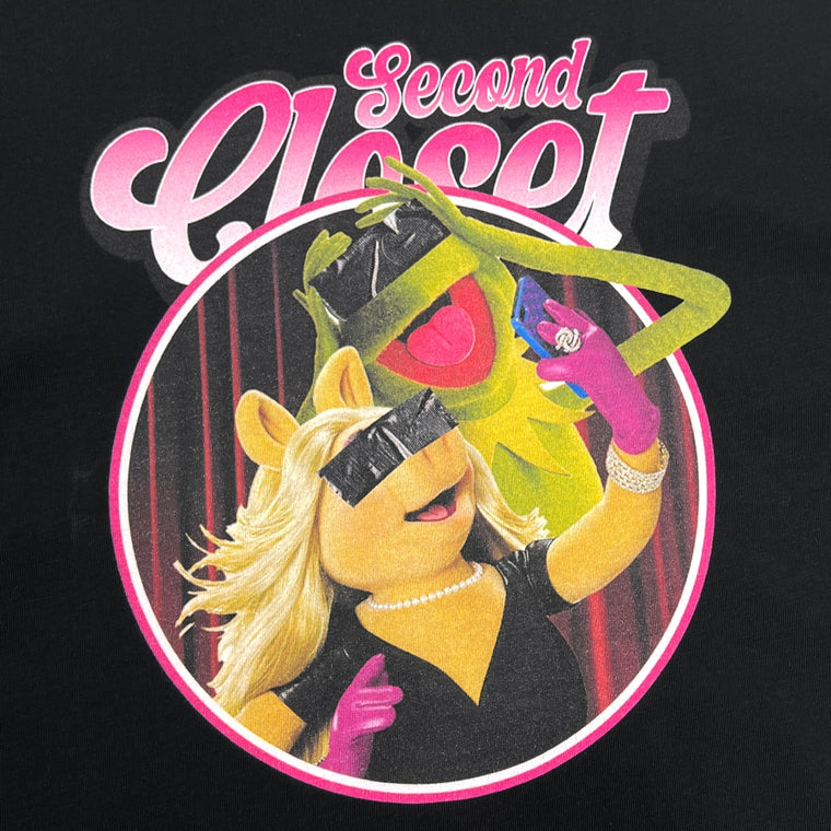 2ND CLOSET THE SHOW MUST GO ON PRINTED T-SHIRT-BLACK