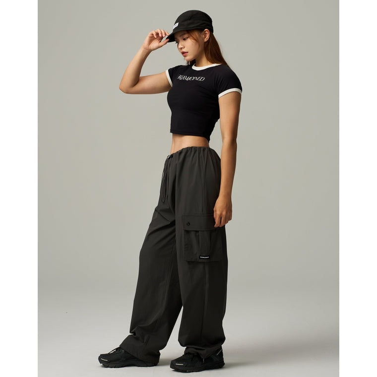 TEAMJOINED W AURA RAGLAN SLEEVE CROP TEE-BLACK