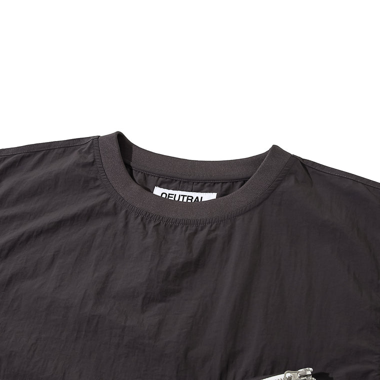 NEUTRAL SOCIETY ZIPPER POCKET TECH. BIG TEE-DARK GREY