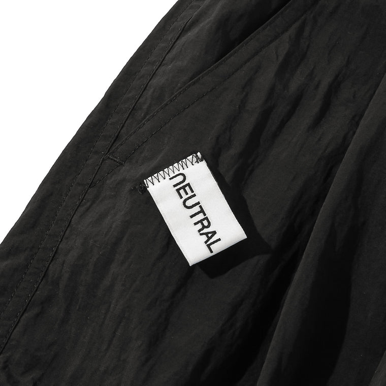 NEUTRAL SOCIETY ZIPPER POCKET TECH. SHORTS-BLACK